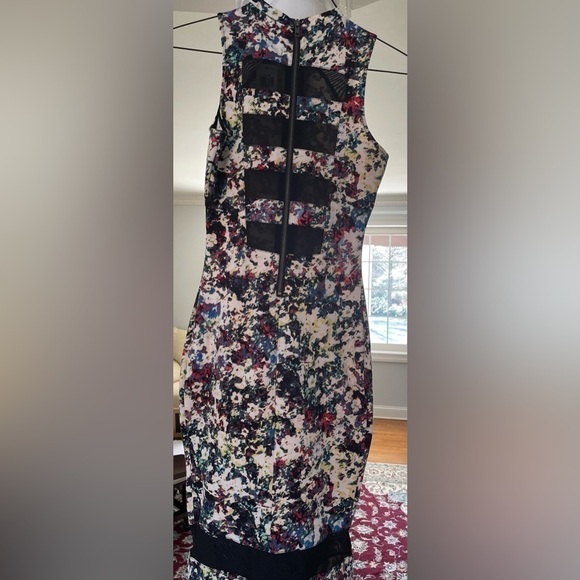 Material Girl women’s. Multi color sleeveless floral body con Dress with Zip M - Picture 2 of 8